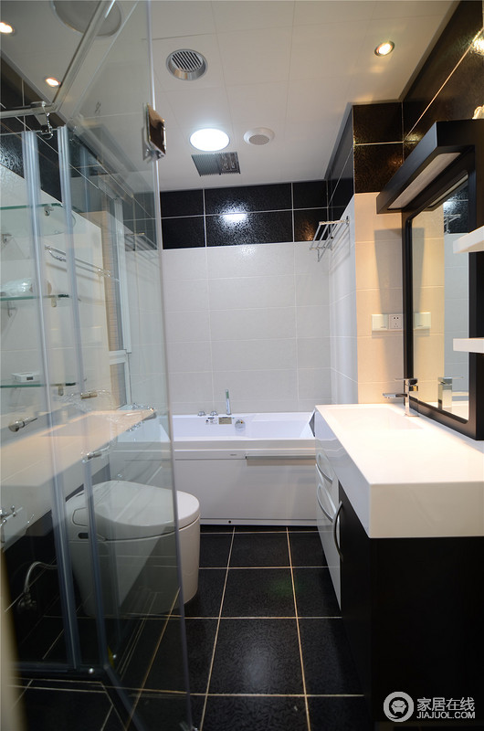  卫生间设计，实用大方、安全方便、易于清洁、美观简洁。