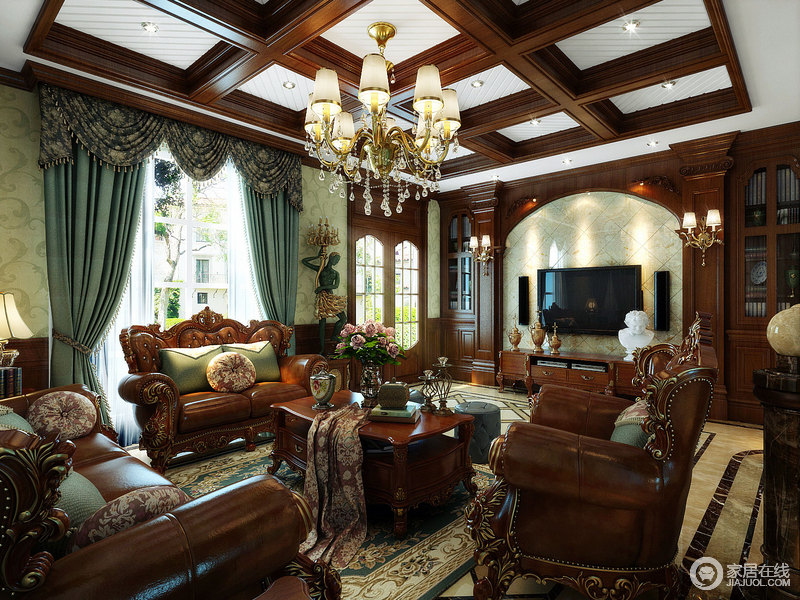 客厅以稳重浓醇的实木家具为主，顶面以实木面板加以装饰，使整个空间显得富足尊贵。清新的绿色则点缀在褐色中，中和了实木的沉闷，花纹元素使空间看上去更具缤纷低奢。