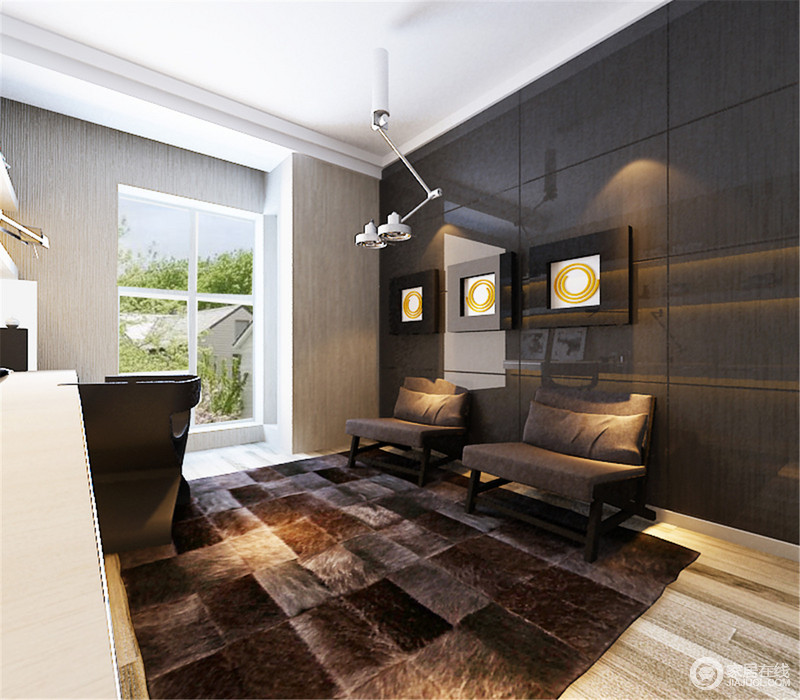 虽然休闲室中运用了大量的黑色，就连沙发与地毯都以褐色为主，却并不深沉与压抑，以淡色调的点缀和窗外的阳光，借景达意，让温馨依旧浮现在空间中。