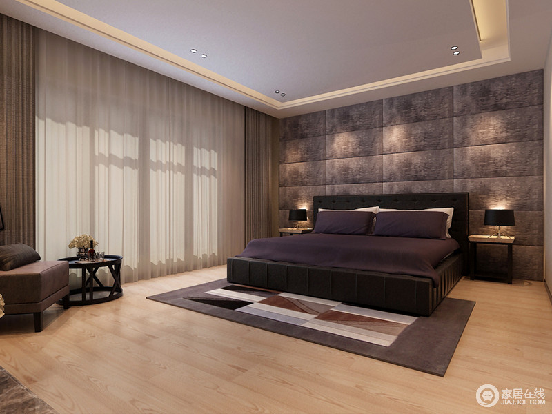 灰色方格背景墙扫除了空间的空阔，紫色的床品稳重中裹挟着优雅的气质，与地毯形成妙趣的搭配，让空间不乏活力。