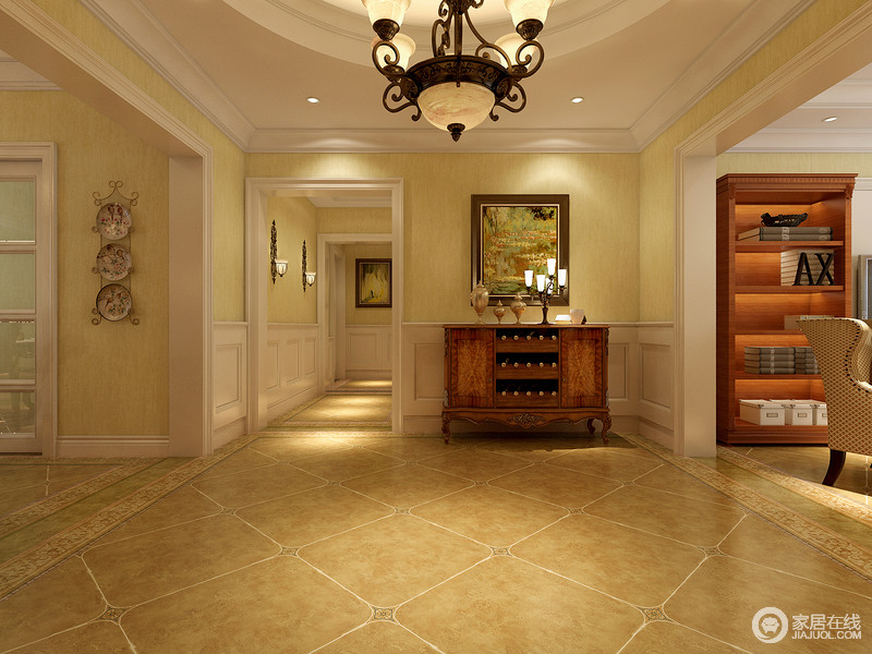 走廊中摆置的美式木边柜、风景画、银器及台灯，让生活更富气息。