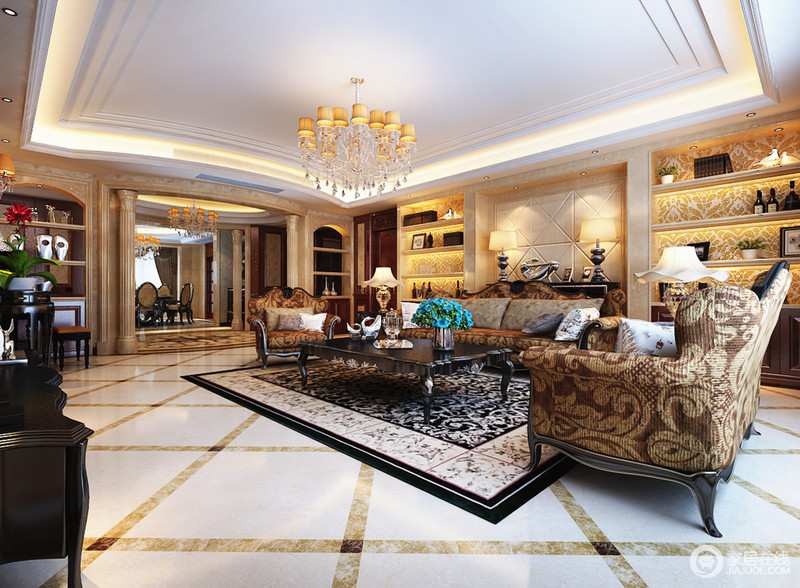 客厅墙面的材质大多以石材为主，家具都以深色木纹和暖色布艺结合，烘托出美式出奢华。