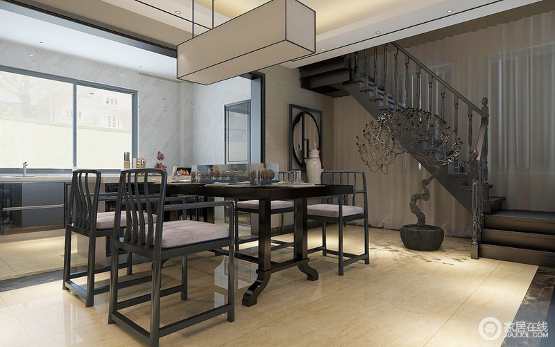 开放式厨房和餐厅相融相生，中式餐桌餐椅增加了空间的实用性，也让中式情节调起家中的欢乐。