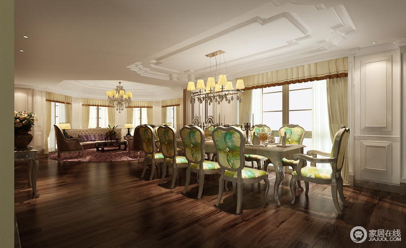 清新的色调，没有让褐色地面拉低审美视觉，多彩绿色娇柔地古典餐椅绽放着当代艺术对其的影响，只为餐厅汇聚着另一个古典艺术空间。