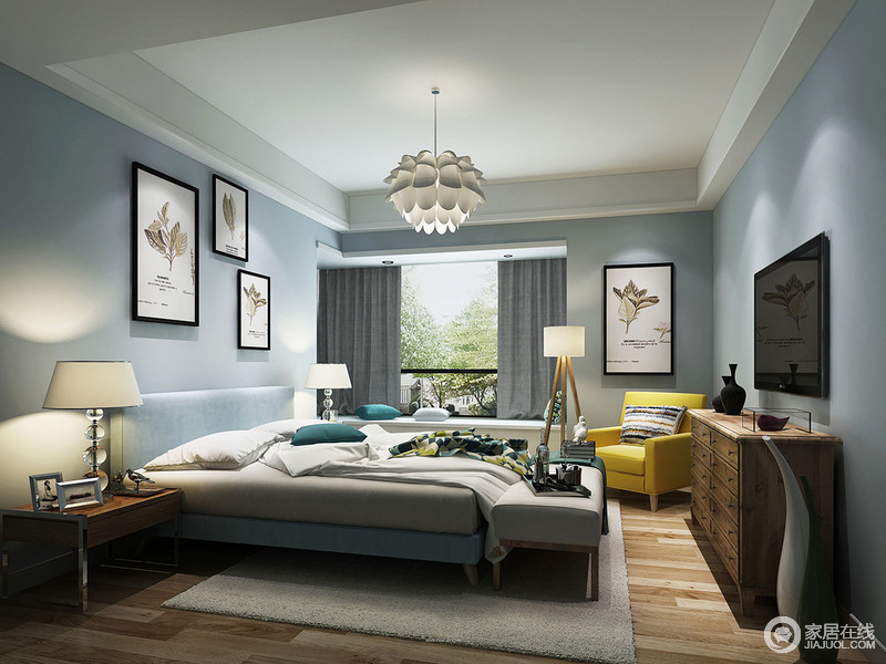 卧室的墙面以浅蓝色为主，搭配主题简明的挂画，给人清爽宁静的感觉；灰色系床品与实木边柜、个性化灯具释放着艺术带来的温馨，简洁中更富品质。