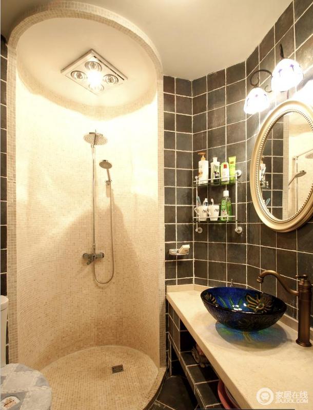 卫生间充分利用的户型结构的不和谐设计半弧形淋浴室，个性十足