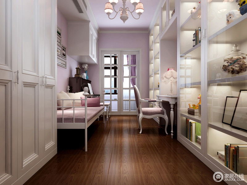 甜美的粉紫与纯净的简白搭配，在温和木质铺陈下，整个儿童房透着轻盈、梦幻的公主风。设计师巧妙的通过墙面和合理空间的运用，使空间张弛有序，同时保持愉悦、欢畅的活力。