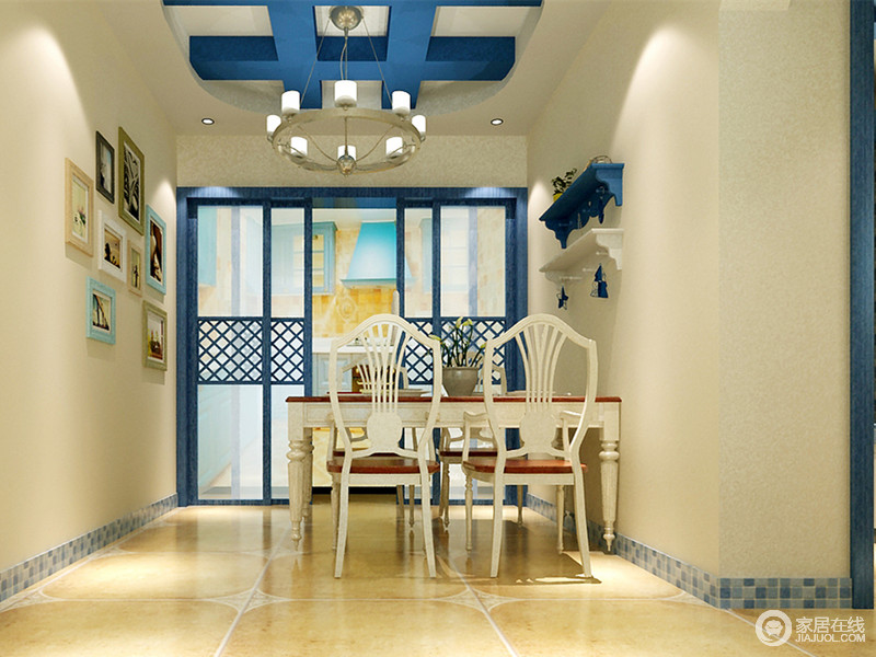 餐厅木梁吊顶由蓝色井字型制成，白色餐椅、蓝色边框推拉门让整个餐厅不显得单调。