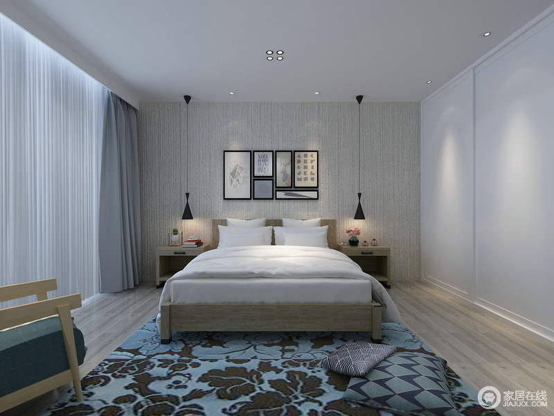 卧室遵循着少即是多的原则，简洁的空间里，步入式衣柜与白色墙面形成一道隐形门，原木色调在墨蓝印花地毯的烘托下，深深浅浅的质朴着素简温和的氛围。