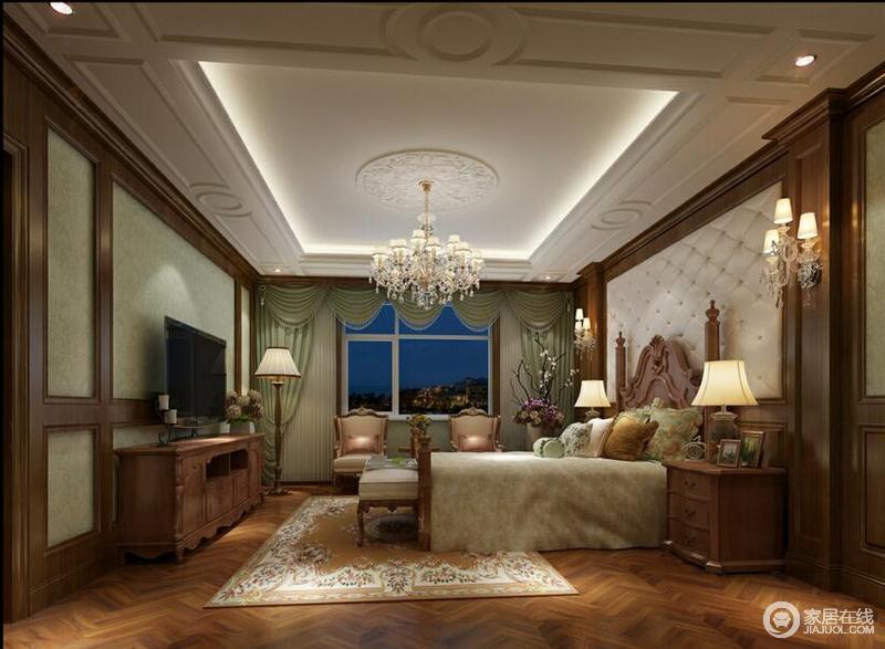 主卧：暖色的地板、米色的床头背景墙搭配绿色的墙面和窗帘，别具一格，又不失高雅。