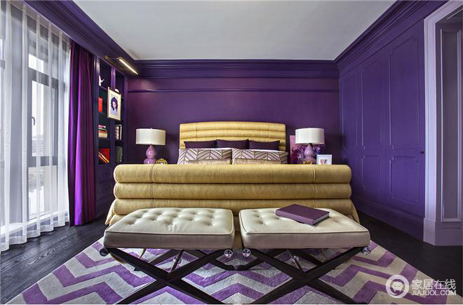 卧室的设计，以紫色为主，颜色比较跳跃，所以线条上的设计会相对简约