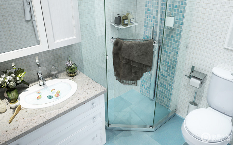 卫生间采用了进口蓝色地砖，跟淋浴间的仿古马赛克瓷砖相呼应，给人以一种自然清新之感，洗浴盆下精心设置了三抽屉结构的柜子，实现了空间利用的最大化，增加了产品收纳的功能。