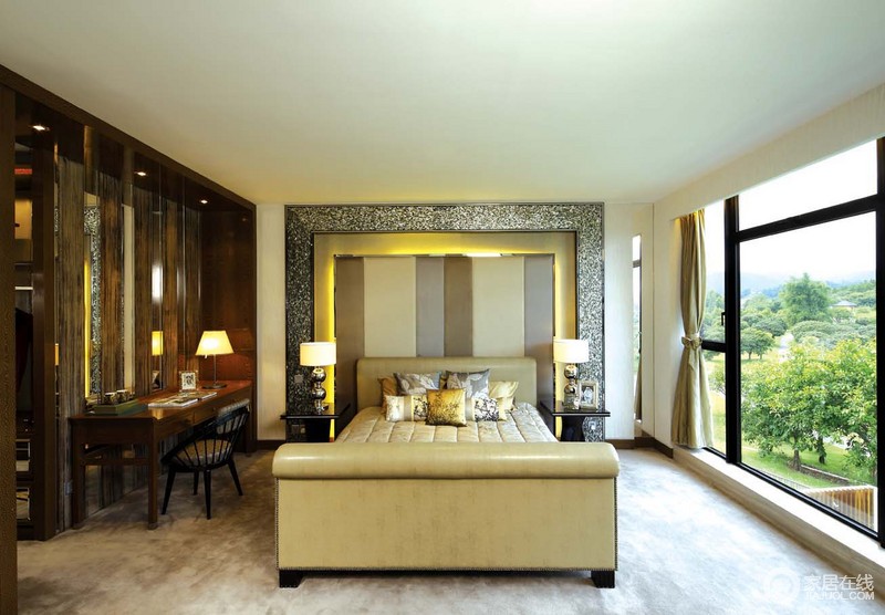 舒适、利落大方的奢华空间用以金色来搭配