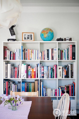 小空间里的大书柜 宁静安详的书房设计
