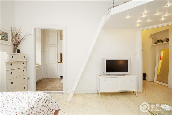 38平米白色实用小公寓 阁楼上的小温馨