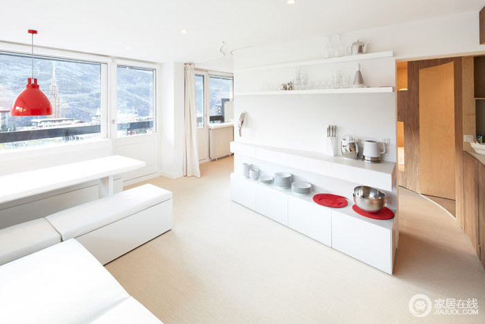 55平米公寓装下八张床 法国的神奇设计