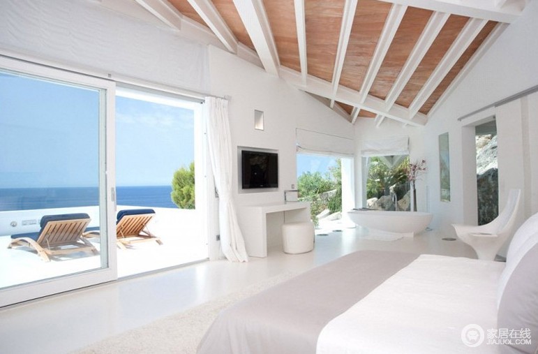 蓝天沙滩大海 马洛卡岛的壮丽海景别墅