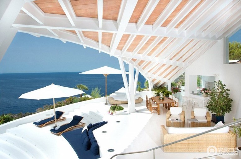 蓝天沙滩大海 马洛卡岛的壮丽海景别墅