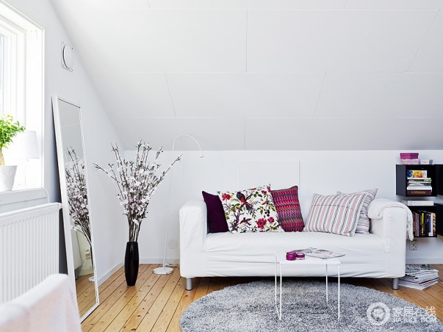 白色简约的阁楼空间 30平米也能装出花